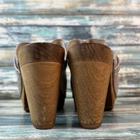 Sanita Clog Sz 6.5-7 Metallic Beige Floral Embossed Leather Mule Dress Shoes - Picture 5 of 13